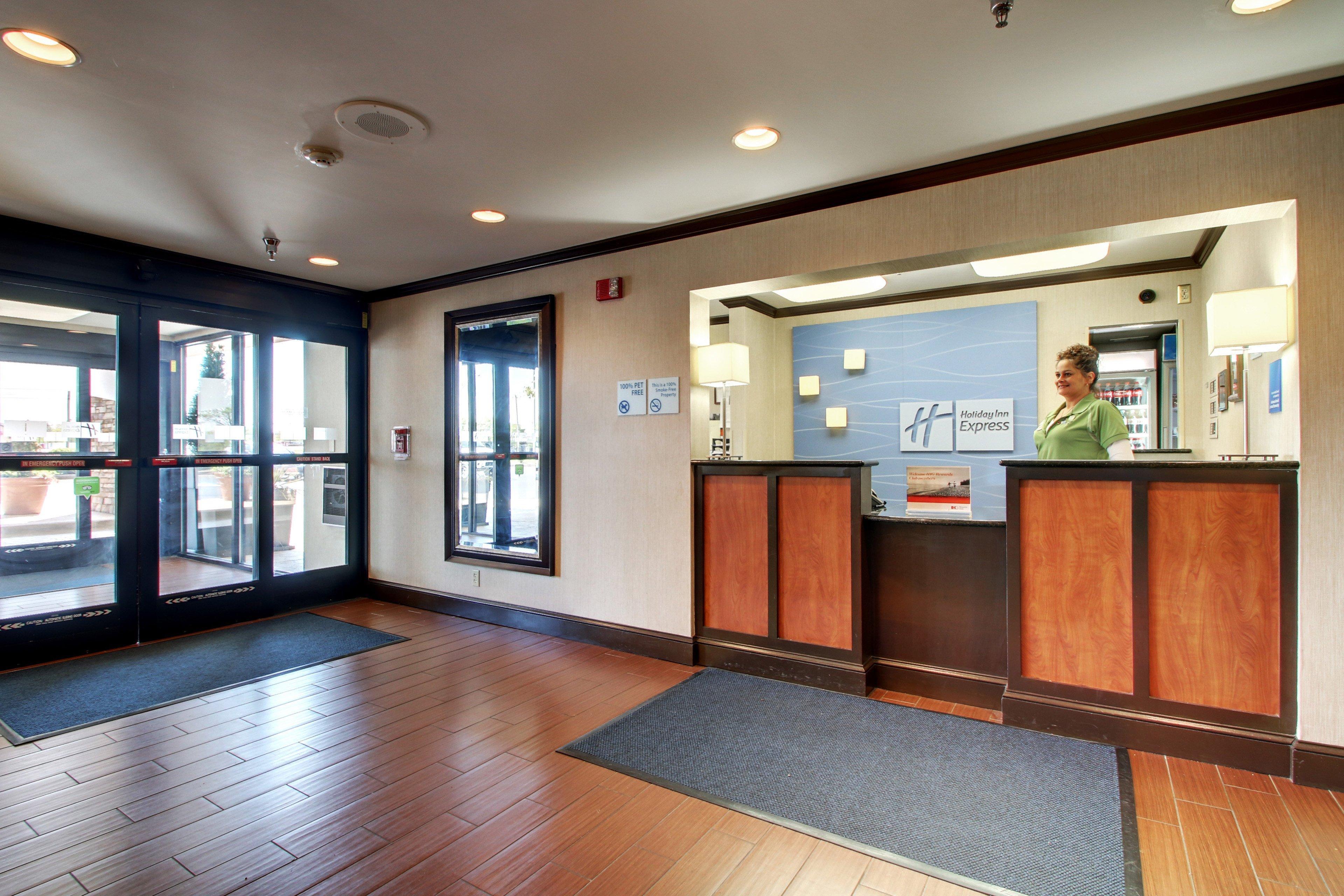 Holiday Inn Express Hotel Fort Campbell-Oak Grove By Ihg Exterior foto