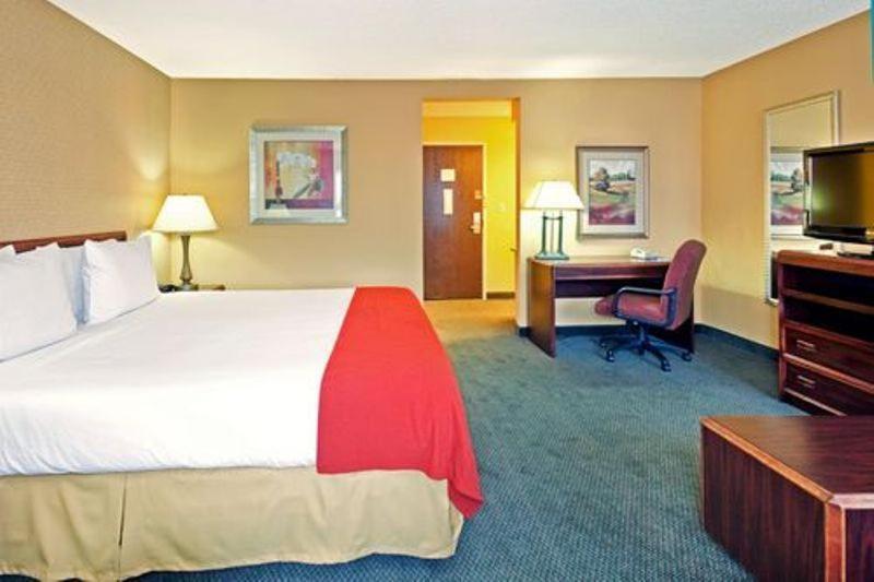 Holiday Inn Express Hotel Fort Campbell-Oak Grove By Ihg Zimmer foto